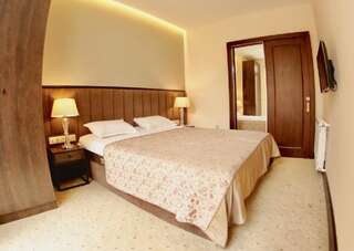 Отель Elea Old Tbilisi Hotel Тбилиси Двухместный номер Делюкс с 1 кроватью и балконом-5