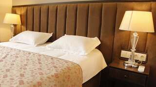 Отель Elea Old Tbilisi Hotel Тбилиси Трехместный номер, вид на сад-7