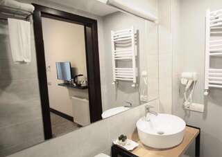 Отель Elea Old Tbilisi Hotel Тбилиси Двухместный номер Делюкс с 1 кроватью и балконом-13